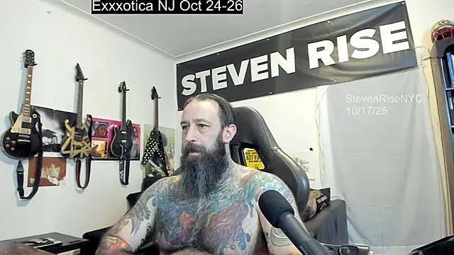 Snapshot of StevenRiseNYC chatting on 10.17.25 StevenRiseNYC online show from 10.17.25