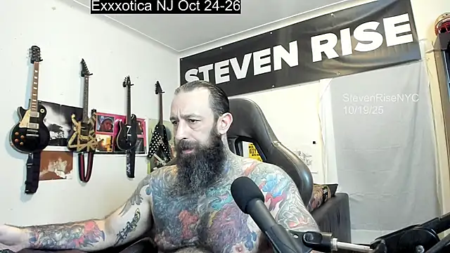 Snapshot of StevenRiseNYC chatting on 10.19.25 StevenRiseNYC online show from 10.19.25