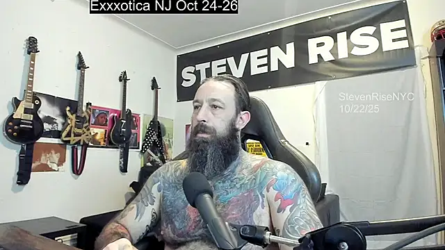 Snapshot of StevenRiseNYC chatting on 10.22.25 StevenRiseNYC online show from 10.22.25
