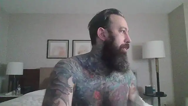 Snapshot of StevenRiseNYC chatting on 10.25.25 StevenRiseNYC online show from 10.25.25