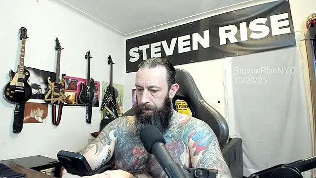 Snapshot of StevenRiseNYC chatting on 10.29.25 StevenRiseNYC online show from 10.29.25