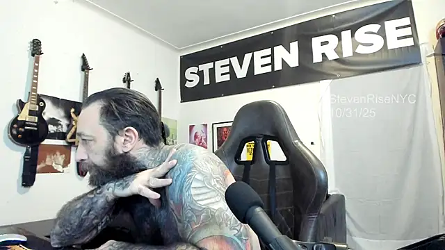 Snapshot of StevenRiseNYC chatting on 10.31.25 StevenRiseNYC online show from 10.31.25