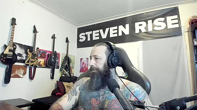 Snapshot of StevenRiseNYC chatting on 11.06.25 StevenRiseNYC online show from 11.06.25