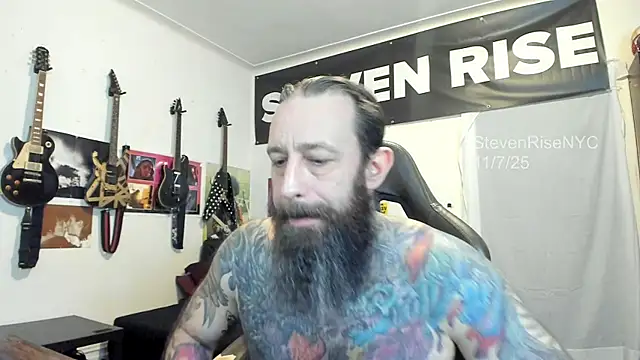 Snapshot of StevenRiseNYC chatting on 11.08.25 StevenRiseNYC online show from 11.08.25