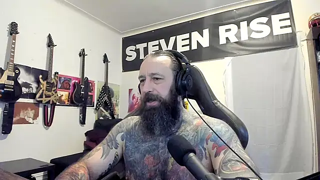 Snapshot of StevenRiseNYC chatting on 11.08.25 StevenRiseNYC online show from 11.08.25