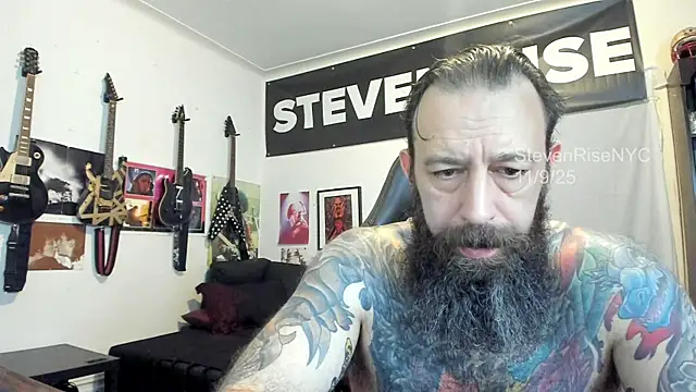 Snapshot of StevenRiseNYC chatting on 11.09.25 StevenRiseNYC online show from 11.09.25