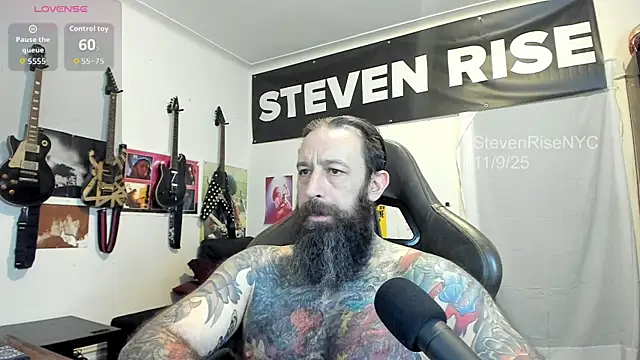 Snapshot of StevenRiseNYC chatting on 11.10.25 StevenRiseNYC online show from 11.10.25