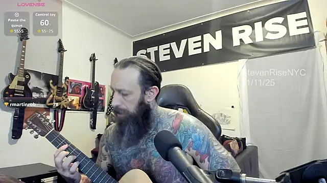 Snapshot of StevenRiseNYC chatting on 11.12.25 StevenRiseNYC online show from 11.12.25
