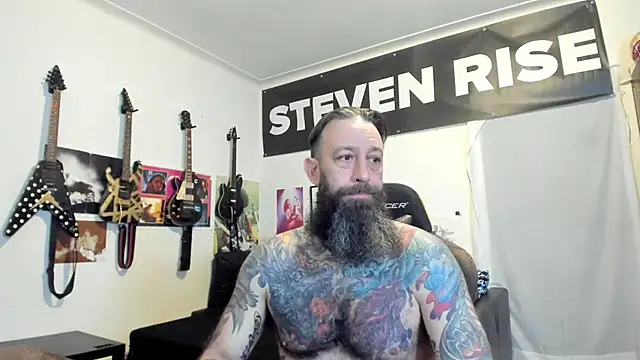 Snapshot of StevenRiseNYC chatting on 04.25.26 StevenRiseNYC online show from 04.25.26