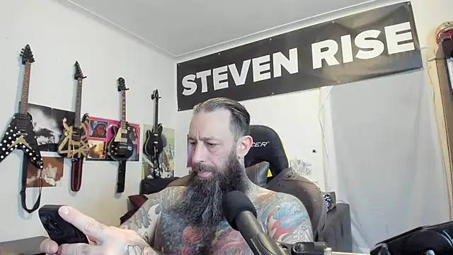 Snapshot of StevenRiseNYC chatting on 04.29.26 StevenRiseNYC online show from 04.29.26