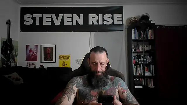 Snapshot of StevenRiseNYC chatting on 04.30.26 StevenRiseNYC online show from 04.30.26