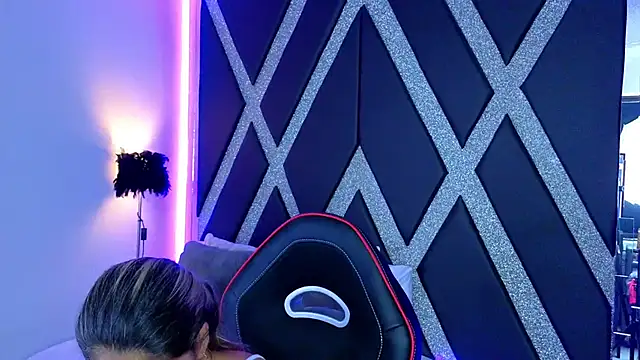 Snapshot of blonde_cat15 chatting on 10.20.25 blonde cat15 online show from 10.20.25