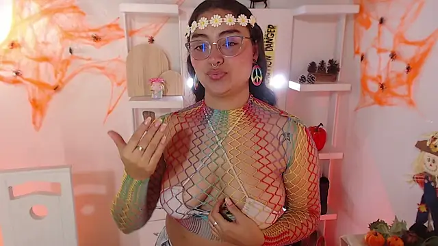  Kim  M online show from 10.22.25