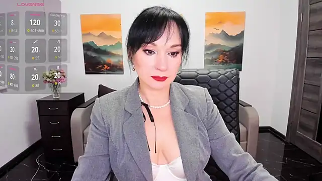 Snapshot of Sofia_Ford chatting on 10.09.25 Sofia Ford online show from 10.09.25