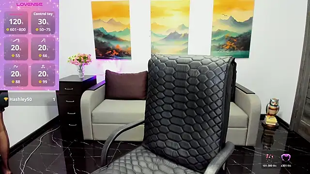 Snapshot of Sofia_Ford chatting on 10.27.25 Sofia Ford online show from 10.27.25