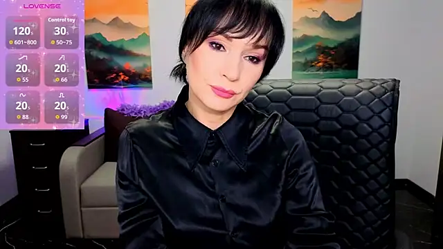 Snapshot of Sofia_Ford chatting on 10.28.25 Sofia Ford online show from 10.28.25