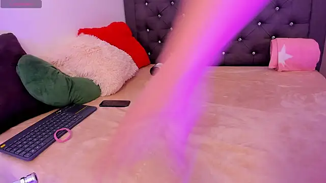 AlissonnFoxx online show from 12.15.25