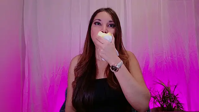 Snapshot of DivineLynn chatting on 01.20.25 DivineLynn online show from 01.20.25