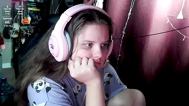 Snapshot of so_cute777 chatting on 10.21.25 so cute777 online show from 10.21.25