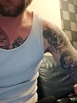 Snapshot of PIercingBoy38 chatting on 10.02.25 PIercingBoy38 online show from 10.02.25