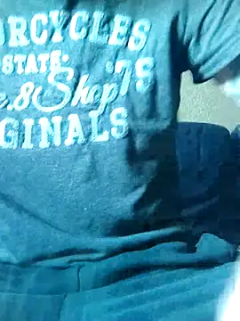 Snapshot of PIercingBoy38 chatting on 10.27.25 PIercingBoy38 online show from 10.27.25