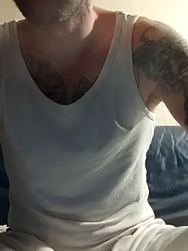 Snapshot of PIercingBoy38 chatting on 11.02.25 PIercingBoy38 online show from 11.02.25