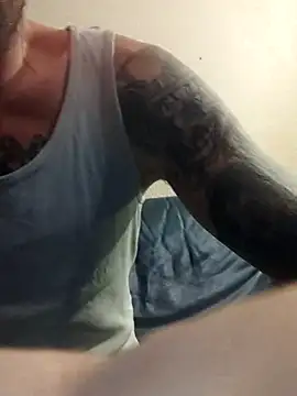 Snapshot of PIercingBoy38 chatting on 11.02.25 PIercingBoy38 online show from 11.02.25