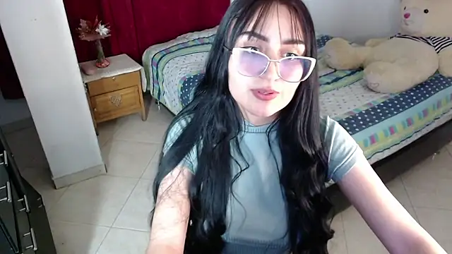 Snapshot of Tiffani_Williams chatting on 11.27.25 Tiffani Williams online show from 11.27.25