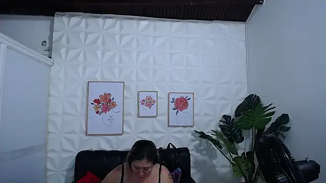 Valentinaa mature online show from 01.28.25