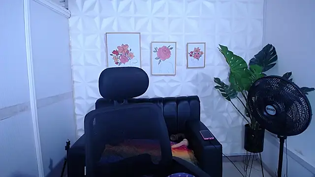 Valentinaa mature online show from 10.27.25