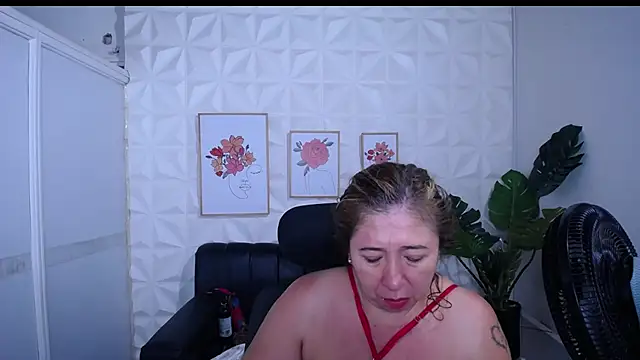 Valentinaa mature online show from 01.10.26