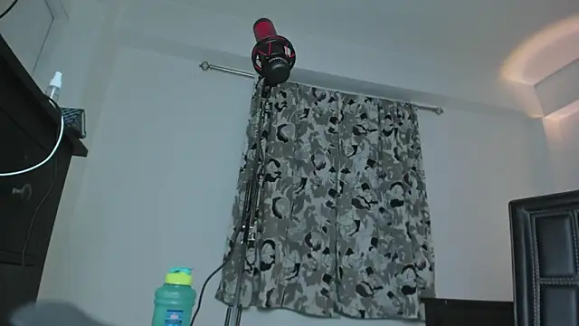 Snapshot of eileen_pinkman chatting on 10.25.25 eileen pinkman online show from 10.25.25