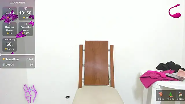 Snapshot of Alissamore3 chatting on 09.28.25 Alissamore3 online show from 09.28.25