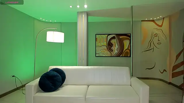 Snapshot of LizzHamilton__ chatting on 10.07.25 LizzHamilton online show from 10.07.25