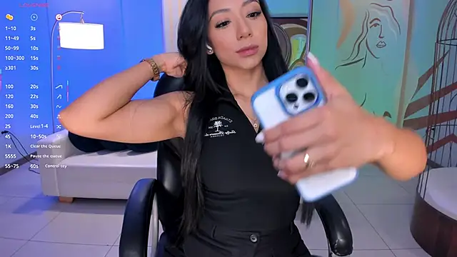 Snapshot of LizzHamilton__ chatting on 10.10.25 LizzHamilton online show from 10.10.25