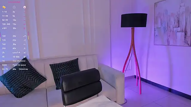 Snapshot of LizzHamilton__ chatting on 10.12.25 LizzHamilton online show from 10.12.25