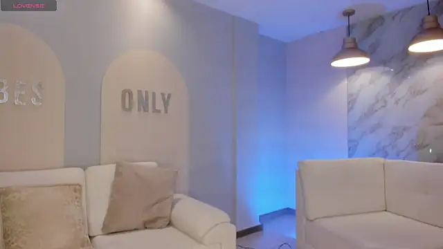 Snapshot of LizzHamilton__ chatting on 11.02.25 LizzHamilton online show from 11.02.25