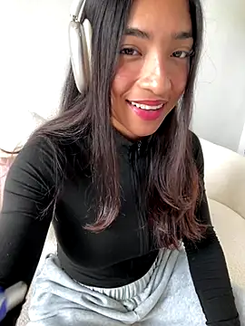 Snapshot of Bellafr chatting on 10.15.25 Bellafr online show from 10.15.25