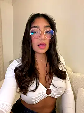 Snapshot of Bellafr chatting on 10.17.25 Bellafr online show from 10.17.25