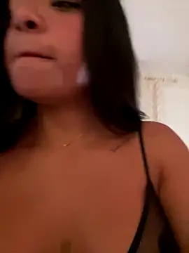 Snapshot of Bellafr chatting on 10.28.25 Bellafr online show from 10.28.25