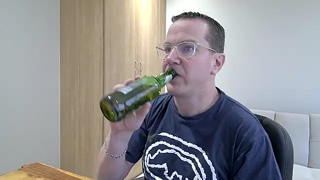 BrettJ81 online show from 10.22.25