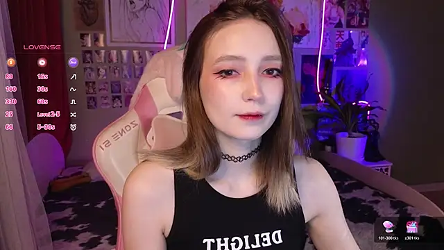 Snapshot of Evie_Ro chatting on 04.27.26 Evie Ro online show from 04.27.26