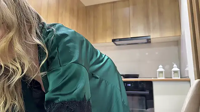 Snapshot of mommy_nadin chatting on 02.21.26 mommy nadin online show from 02.21.26