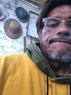 Snapshot of kvr27 chatting on 10.13.25 kvr27 online show from 10.13.25