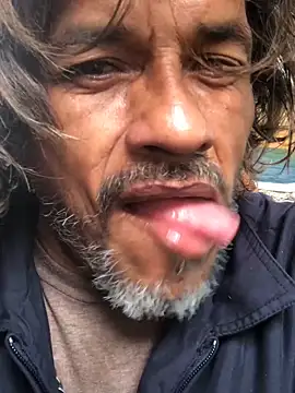 Snapshot of kvr27 chatting on 10.20.25 kvr27 online show from 10.20.25