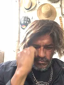 Snapshot of kvr27 chatting on 10.31.25 kvr27 online show from 10.31.25