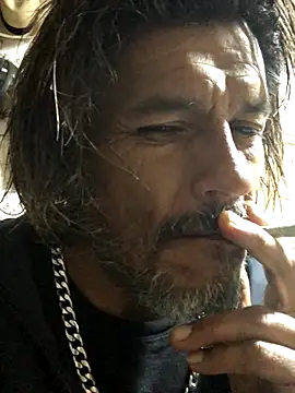 Snapshot of kvr27 chatting on 11.05.25 kvr27 online show from 11.05.25