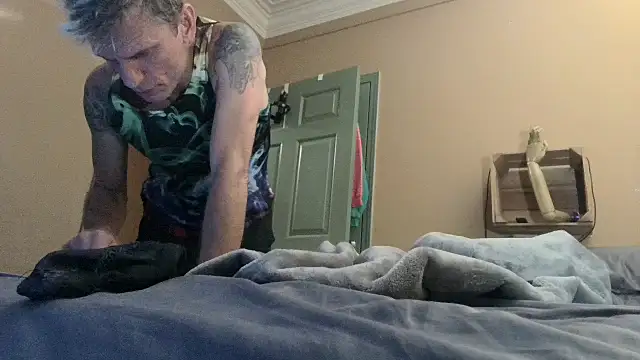 leahcimnikral online show from 11.14.25