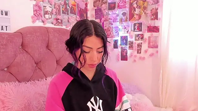 Snapshot of natalie_jaensen chatting on 12.19.24 natalie jaensen online show from 12.19.24