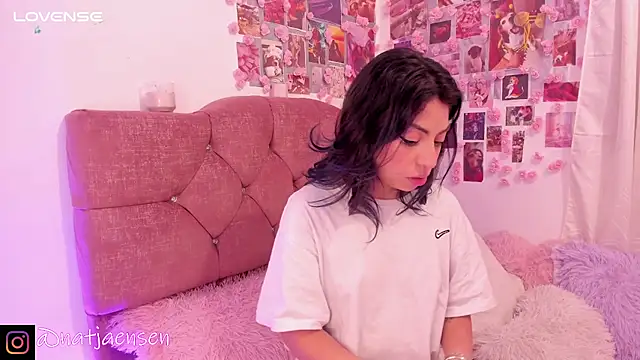 Snapshot of natalie_jaensen chatting on 03.01.25 natalie jaensen online show from 03.01.25